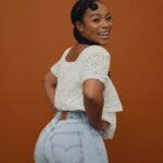 Levi’s® Curvy & Cinch Styling Tips: A Wardrobe Staple Reimagined